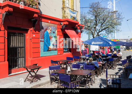 Farbenfrohe Wandgemälde Zeichen außerhalb ein strassenrand Restaurant Darstellung Künstler Don Benito Quinquela Martin Malerei, La Boca, Buenos Aires, Argentinien Stockfoto