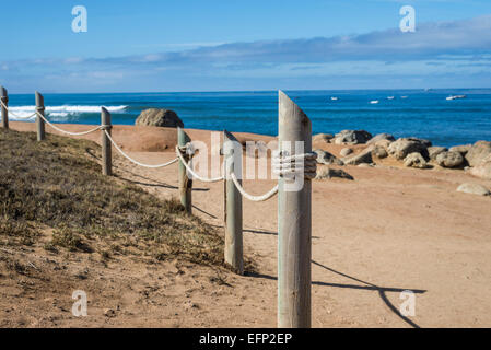 Wanderweg oberhalb der Point Loma Tidepools am Cabrillo National Monument. San Diego, California, Vereinigte Staaten von Amerika. Stockfoto