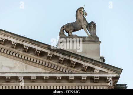 Einhorn-Statue auf Tate Britain, eine Kunst-Galerie in London Stockfoto