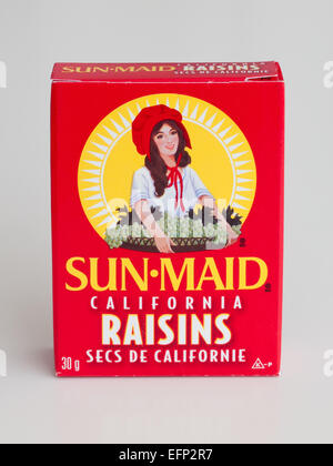 30 Gramm Felder von Sun Maid Rosinen.  Kanadische Verpackung gezeigt. Stockfoto