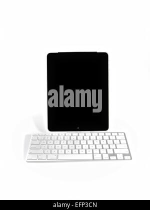 Apple Ipad Computer Tablet mit Tastatur, isoliert auf weißem Hintergrund Stockfoto