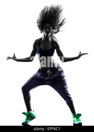 eine Afrikanerin Frau Zumba Tänzer tanzen Übungen im Studio Silhouette isoliert auf weißem Hintergrund Stockfoto