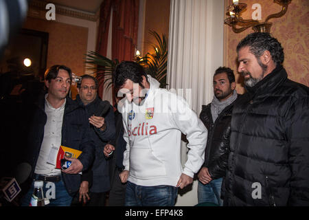 Palermo, spricht der Lega Nord Sekretär Matteo Salvini, die Journalisten bei Präsentation der neuen Partei "Uns mit Salvini". © Antonio Melita/Pacific Press/Alamy Live-Nachrichten Stockfoto