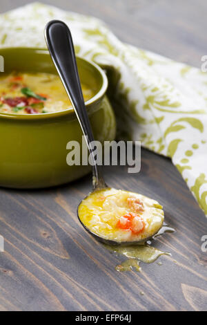 Blumenkohl-Eintopf-Rezept im Suppenteller serviert Stockfoto