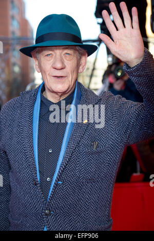 Berlin, Deutschland. 8. Februar 2015. Schauspieler Ian McKellen besucht die Premiere von Mr. Holmes während der 65. Internationalen Filmfestspiele Berlin, Berlinale, am Berlinalepalast in Berlin, Deutschland, am 8. Februar 2015. Foto: Hubert Boesl/Dpa/Alamy Live News Stockfoto