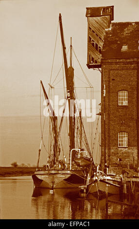 Thames Schiff vertäut am Creek Faversham Kent Stockfoto