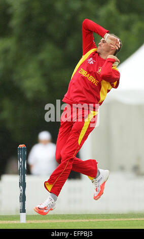 Lincoln, New Zealand. 9. Februar 2015. World Cup warm-up. Sean Williams von Simbabwe bowling während der ICC Cricket World Cup-Spiel zwischen den New Zealand V Zimbabwe Aufwärmen. Bildnachweis: Aktion Plus Sport/Alamy Live-Nachrichten Stockfoto