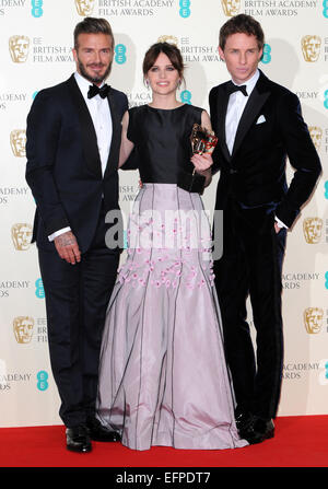 London, UK. 8. Februar 2015. Moderator David Beckham (l-R), posieren Schauspieler Felicity Jones und Eddie Redmayne bei der Gewinner Foto des 67. jährlichen EE British Academy Film Awards, Baftas, am Royal Opera House in London, Großbritannien, auf 8. Februar 2015. Foto: Hubert Boesl /dpa - kein Draht SERVICE - Credit: Dpa picture-Alliance/Alamy Live News Stockfoto