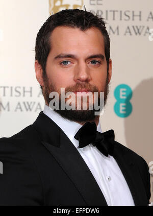 London, UK. 8. Februar 2015. Schauspieler Henry Cavill stellt bei der Gewinner Foto Raum des 67. jährlichen EE British Academy Film Awards, Baftas, am Royal Opera House in London, Großbritannien, am 8. Februar 2015. Foto: Hubert Boesl /dpa - kein Draht SERVICE - Credit: Dpa picture-Alliance/Alamy Live News Stockfoto