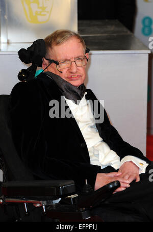 London, UK. 8. Februar 2015. Stephen Hawking kommt bei den 67. jährlichen EE British Academy Film Awards, Baftas, am Royal Opera House in London, Großbritannien, im 8. Februar 2015. Foto: Hubert Boesl /dpa - kein Draht SERVICE - Credit: Dpa picture-Alliance/Alamy Live News Stockfoto