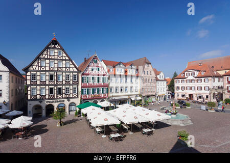 Fachwerkhäuser am Marktplatz, Bad Mergentheim, Taubertal-Tal, Romantische Strasse, Baden-Württemberg, Deutschland Stockfoto