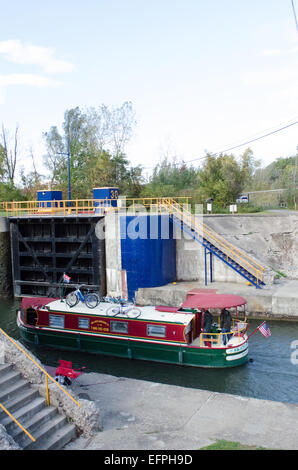 Erie-Kanal Paket Boot Richtung Westen in Schloss 30 auf den Erie-Kanal. Stockfoto