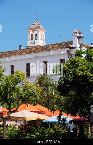 Straßencafés in Orange Quadrat, Marbella, Costa del Sol, Provinz Malaga, Andalusien, Spanien, Westeuropa. Stockfoto