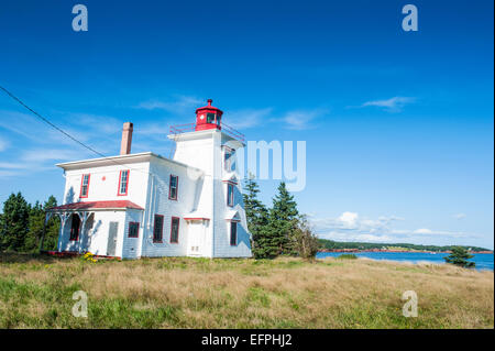 Blockhaus-Leuchtturm in der Bucht von Charlottetown, Prince Edward Island, Kanada, Nordamerika Stockfoto