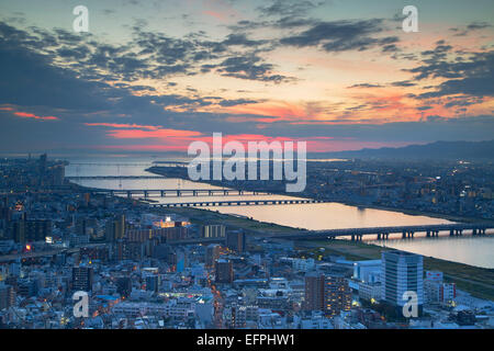 Ansicht des Yodo-Flusses und Osaka Bay bei Sonnenuntergang, Osaka, Kansai, Japan, Asien Stockfoto