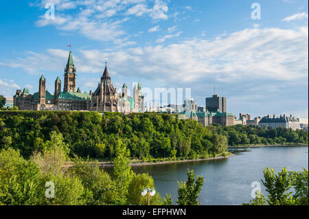 Blick über Ottawa mit seiner Parlament Centre Block vom Nepean Point, Ottawa, Ontario, Kanada, Nordamerika Stockfoto