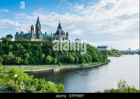 Blick über Ottawa mit seiner Parlament Centre Block vom Nepean Point, Ottawa, Ontario, Kanada, Nordamerika Stockfoto
