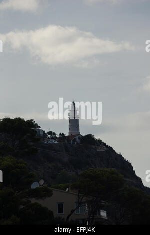 Port de Soller ist ein beliebter Ausgangspunkt für Wanderungen im Tramuntana-Gebirge Stockfoto