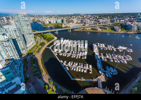 Luftaufnahme, zeigt Yaletown, Innenstadt, False Creek, Cambie Street Bridge, Vancouver, Britisch-Kolumbien, Kanada, Nordamerika Stockfoto