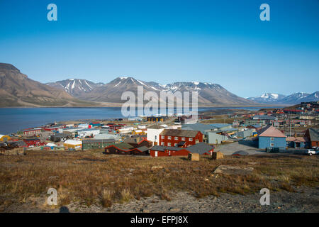 Blick über die Hauptstadt von Spitzbergen Longyearbyen, Svalbard, Arktis, Norwegen, Skandinavien, Europa Stockfoto