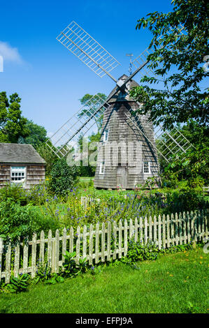 Windmühle und das Home Sweet Home House in East Hampton, The Hamptons, Long Island, New York State, Vereinigten Staaten von Amerika Stockfoto