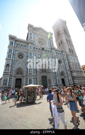 Touristen an Florenz Kathedrale, Italien Stockfoto