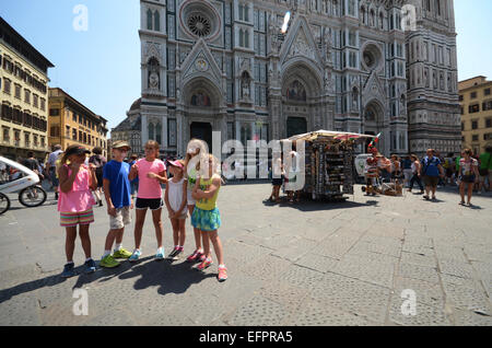 Touristen an Florenz Kathedrale, Italien Stockfoto