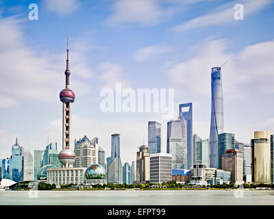 Blick auf Pudong vom Bund, Shanghai, China Stockfoto