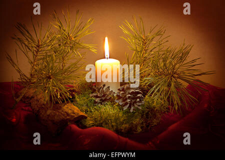 Weihnachten noch Leben mit Kerzenlicht Stockfoto