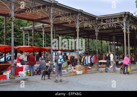 SPA, Belgien - Juli 2012: Brocante, ein Flohmarkt in der Galerie Leopold II Stockfoto