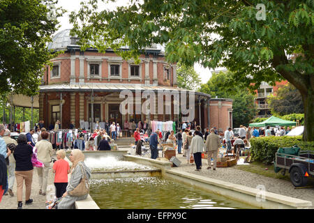 SPA, Belgien - Juli 2012: Brocante, ein Flohmarkt in der Galerie Leopold II Stockfoto