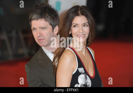 8. Februar 2015 - London, England, Vereinigtes Königreich - Sarah Macdonald und Noel Gallagher besuchen die EE British Academy Film Awards am Royal Opera House. (Kredit-Bild: © Ferdaus Shamim/ZUMA Draht) Stockfoto