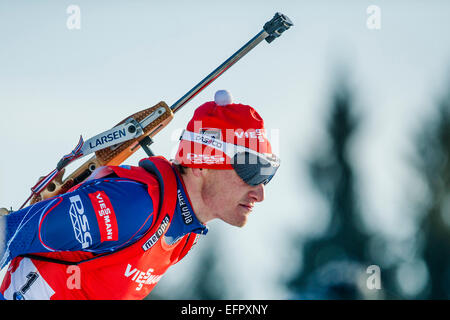 Ondrej Moravec aus Tschechien Ski, während die Männer 10 km Sprint-Rennen beim Biathlon-Weltcup-Event in Nove Mesto Na Morave, Tschechische Republik, Samstag, 7. Februar 2015. (CTK Foto/David Tanecek) Stockfoto