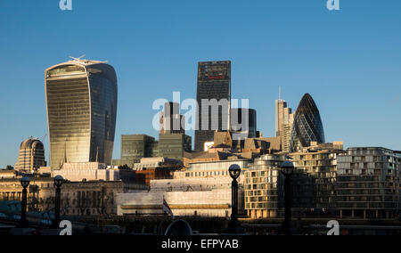Die City of London Skyline, darunter, die 30 St Mary Axe, 122 Leadenhall Street und 20 Fenchurch Street, England Stockfoto