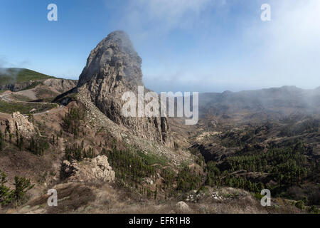 Blick vom Mirador de Roque Agando auf den Roque de Agando, La Gomera, Kanarische Inseln, Spanien Stockfoto