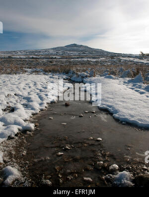 Blick Richtung Brown Willy im Schnee auf Bodmin moor, North Cornwall. Stockfoto