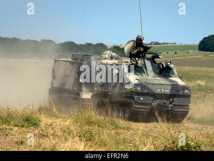 AJAXNETPHOTO - 25 JULI, 2006.SALISBURY EBENE, ENGLAND - MISSION REHEARSAL - EINES DER NEUEN VIKING ATV(P) FAHRZEUGE WÄHREND EINER ÜBUNG. FOTO: JONATHAN EASTLAND/AJAX REF: D62507 99 Stockfoto