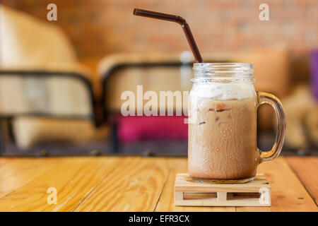 Geeiste Caffe Mocha mit Milchschaum, Fotoarchiv Stockfoto