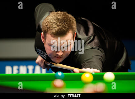 Berlin, Deutschland. 8. Februar 2015. Mark Selby (GBR) in Aktion während des Finales der Snooker German Masters 2015 in Berlin, Deutschland, 8. Februar 2015. Foto: Oliver Mehlis/Zb - Nr. WIRE SERVICE - © Dpa/Alamy Live-Nachrichten Stockfoto