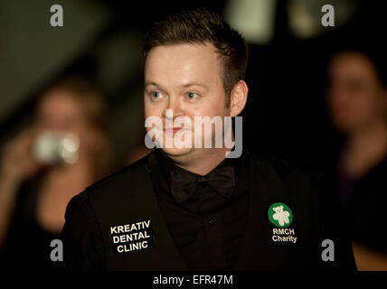 Berlin, Deutschland. 8. Februar 2015. Shaun Murphy (GBR) blickt auf im Finale der Snooker German Masters 2015 in Berlin, Deutschland, 8. Februar 2015. Foto: Oliver Mehlis/Zb - Nr. WIRE SERVICE - © Dpa/Alamy Live-Nachrichten Stockfoto