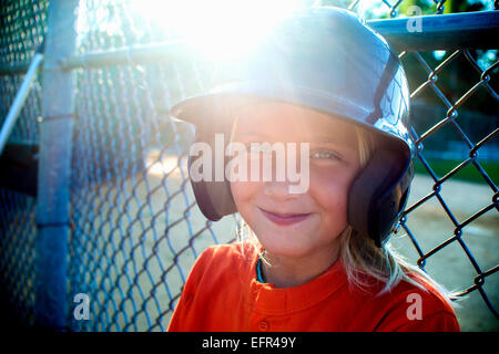 Porträt des jungen Mädchens tragen Baseball-kit Stockfoto