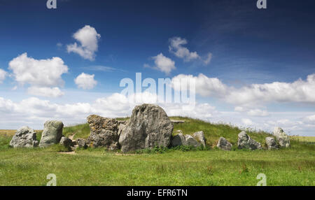 Östlichen Eingang von West Kennet Long Barrow in der Nähe von Avebury, Wiltshire, England, UK Stockfoto