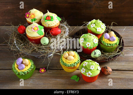 Satz von Ostern Cupcakes, festliche Essen Stockfoto