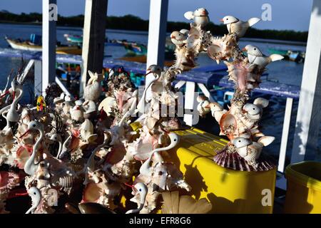 Handwerk-Stände-Dock in PUERTO PIZARRO. Abteilung von Tumbes. Peru Stockfoto