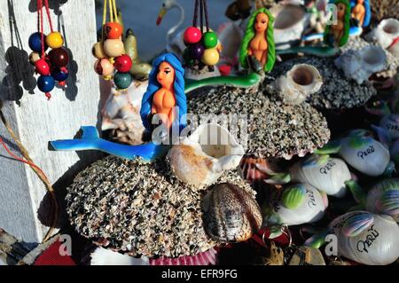 Handwerk-Stände-Dock in PUERTO PIZARRO. Abteilung von Tumbes. Peru Stockfoto