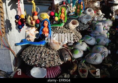 Handwerk-Stände-Dock in PUERTO PIZARRO. Abteilung von Tumbes. Peru Stockfoto