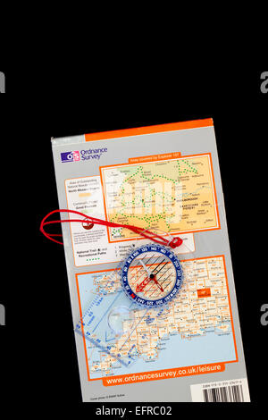 Ordnance Survey Map mit Kompass auf schwarzem Hintergrund Stockfoto