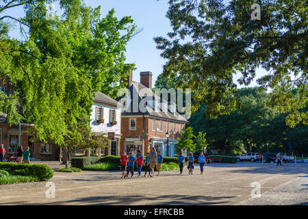 Geschäfte und Restaurants auf Duke of Gloucester Street im historischen Stadtzentrum von Williamsburg, Virginia, USA Stockfoto