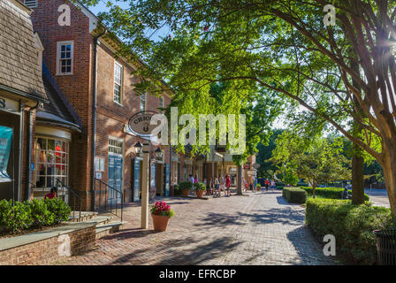 Geschäfte und Restaurants auf Duke of Gloucester Street im historischen Stadtzentrum von Williamsburg, Virginia, USA Stockfoto