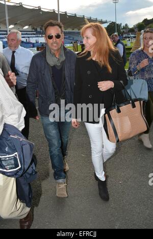 Stolze Eltern, Bruce Springsteen und Patti Scialfa stellen mit ihrer Tochter Jessica Springsteen, ihre Klasse für die USA bei der RDS Dublin Horse Show 2014 Featuring gewann: Bruce Springsteen, Patti Scialfa Where: Dublin, Irland: 7. August 2014 Stockfoto